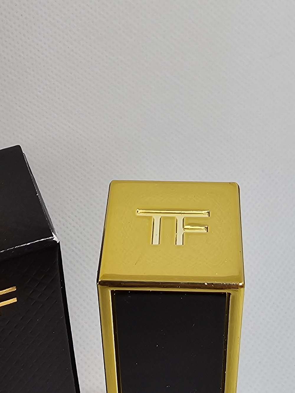 Tom Ford Shade and Illuminate Concealer - 0W0 Shell Shade - Picture 4 of 4
